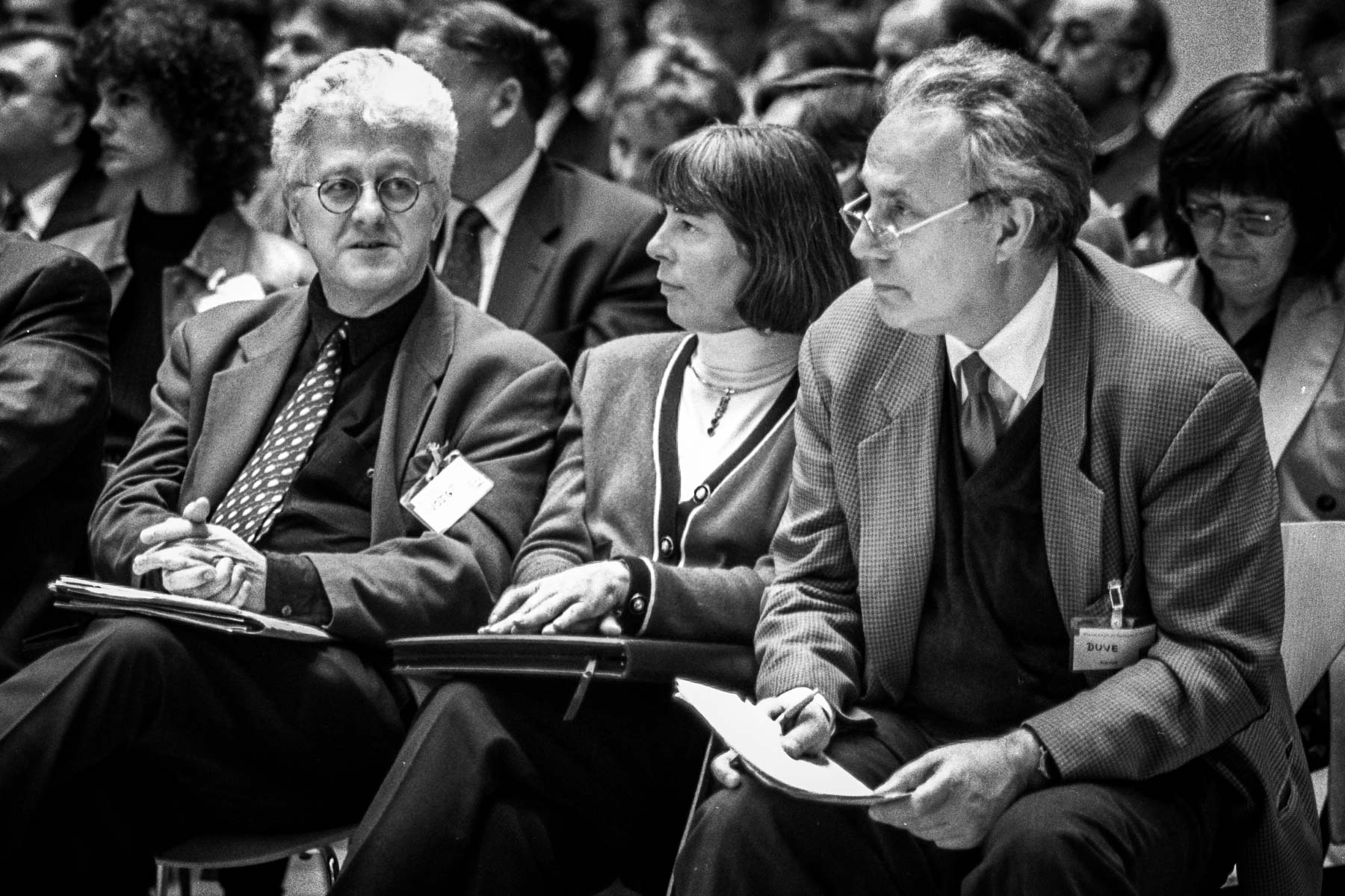 Karsten D. Voigt, Ingrid Matthäus-Maier und Freimut Duve vefolgen de Rede von Javier Solana.