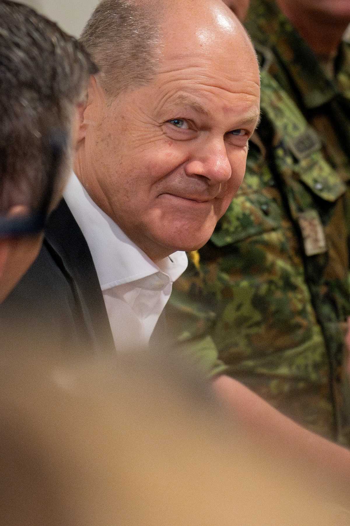 Bundeskanzler Olaf Scholz am 16.06.2023 bei der Übung Air Defender 23 am Fliegerhorst in Jagel, Schleswig-Holstein.