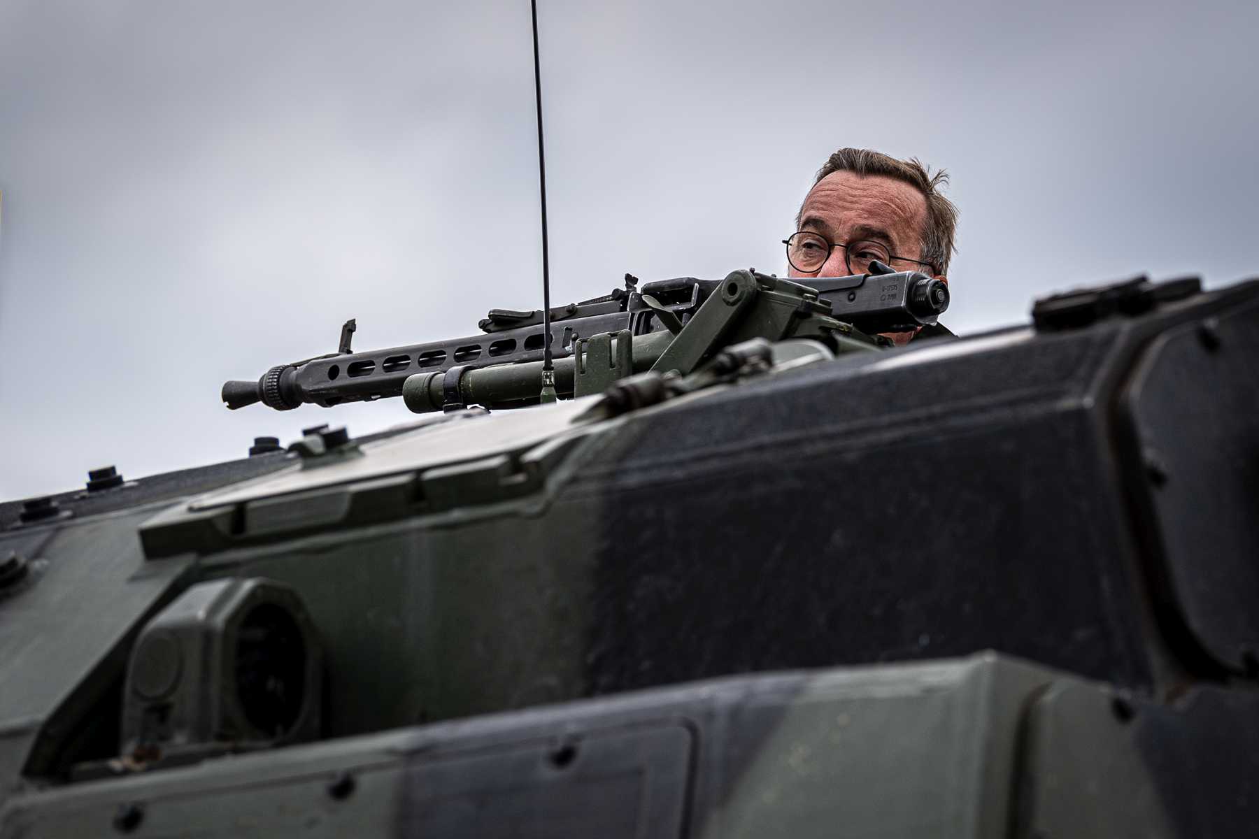 Verteidigungsminister Pistorius besucht die Artillerieschule in Idar-Oberstein