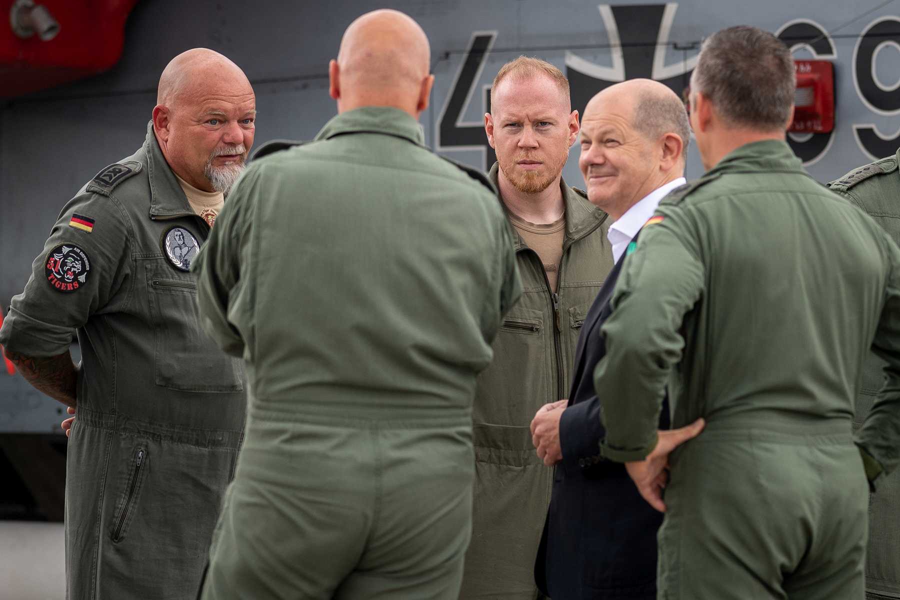 Bundeskanzler Olaf Scholz besucht am 16.06.2023 die Übung Air Defender 23 am Fliegerhorst Jagel in Schleswig-Holstein.