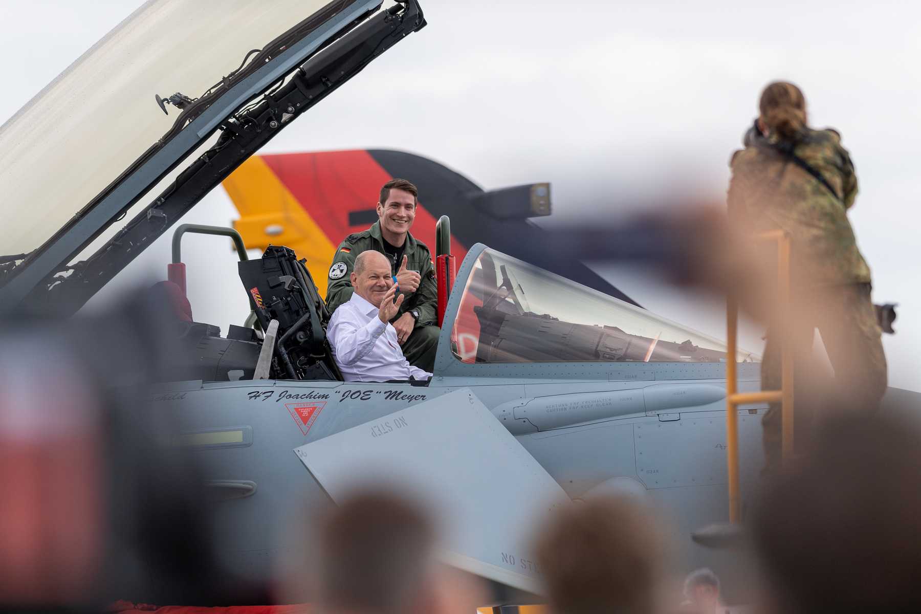 Bundeskanzler Olaf Scholz im Eurofighter am Fliegerhorst Jagel, der Heimat des Taktischen Luftwaffengeschwader 51, während der Übung Air Defender 23 am 16.06.2023.