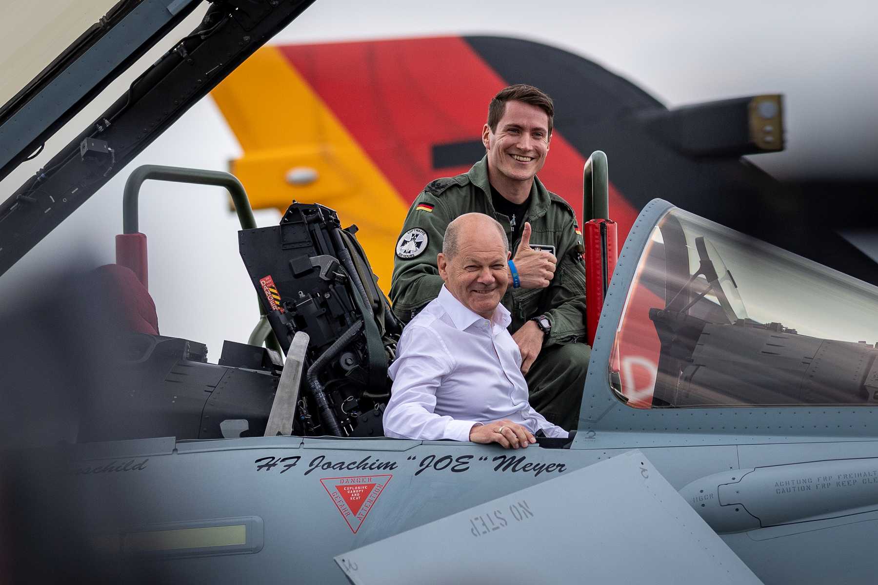 Bundeskanzler Olaf Scholz im Eurofighter am Fliegerhorst Jagel, der Heimat des Taktischen Luftwaffengeschwader 51, während der Übung Air Defender 23 am 16.06.2023.