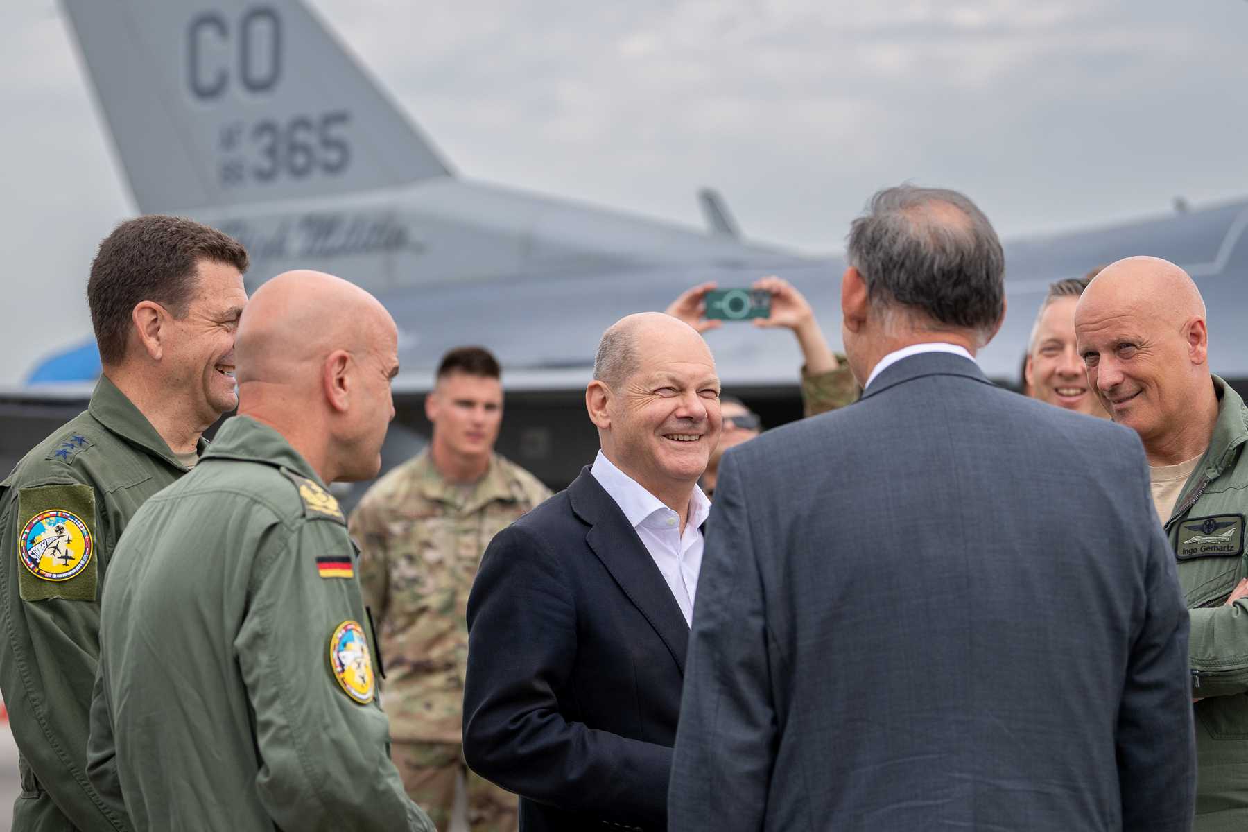 Bundeskanzler Olaf Scholz besucht am 16.06.2023 die Übung Air Defender 23 am Fliegerhorst Jagel in Schleswig-Holstein.